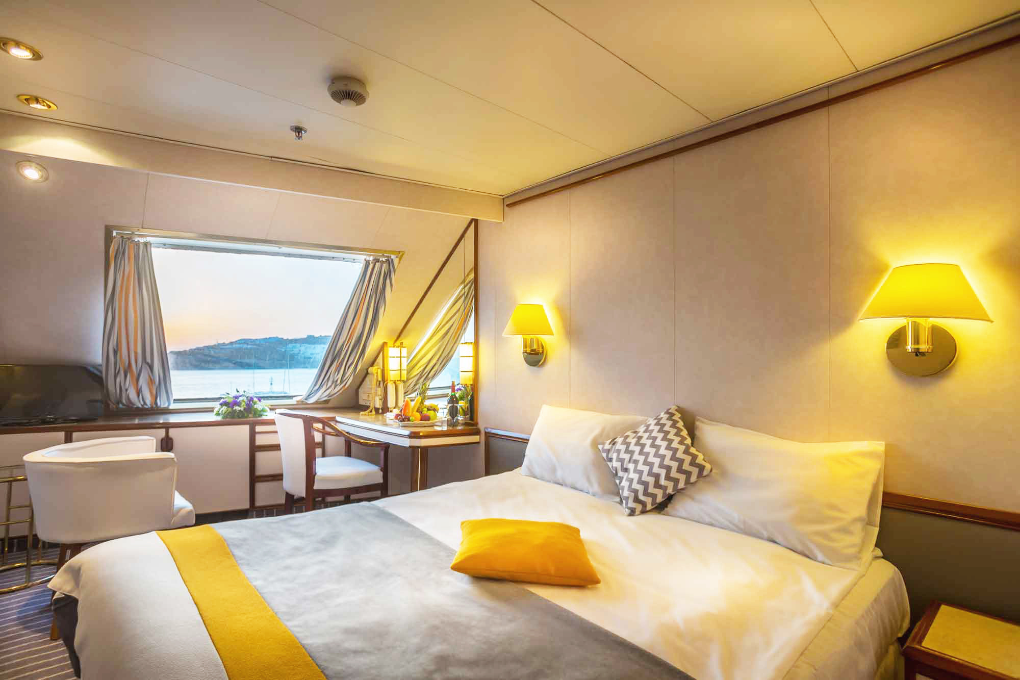 M/V Gemini ile  4 Gece  Kuşadası-Patmos-Rodos-Santorini-Mikonos-Lavrion-Atina